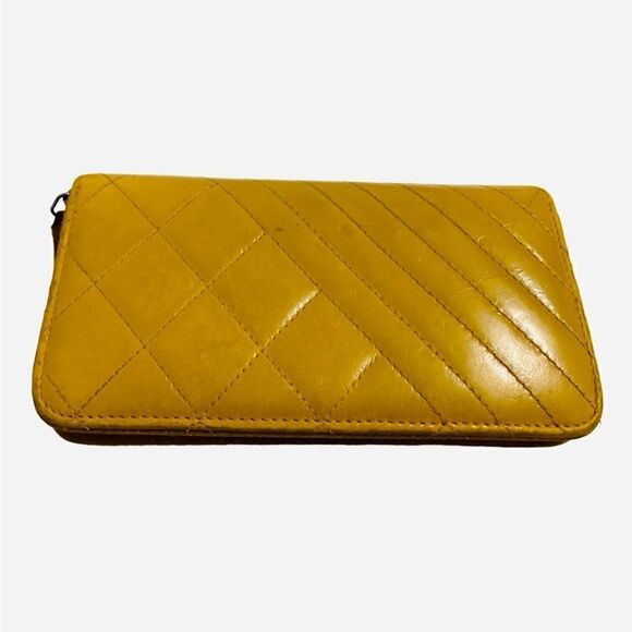 CHANEL Yellow Quilted Wristlet - Picture 12 of 16